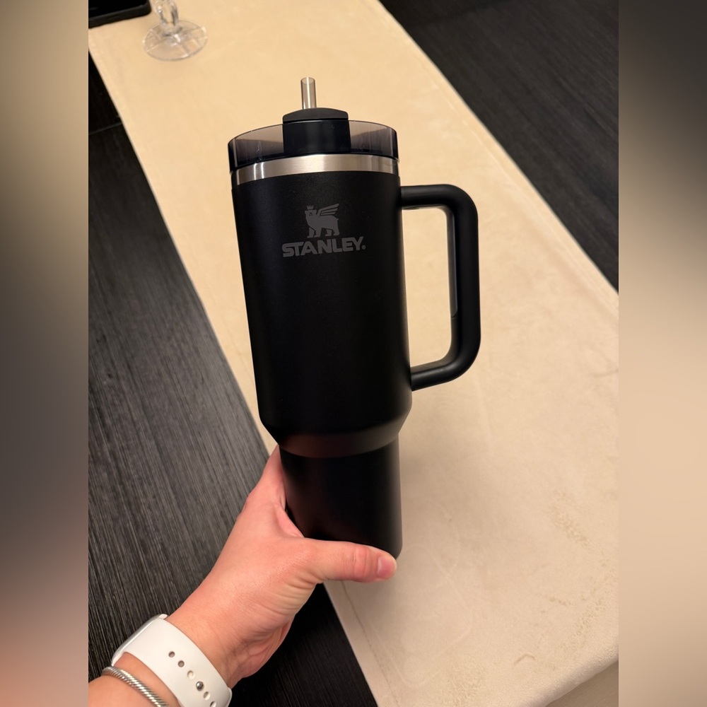 Black 40 oz Stanley